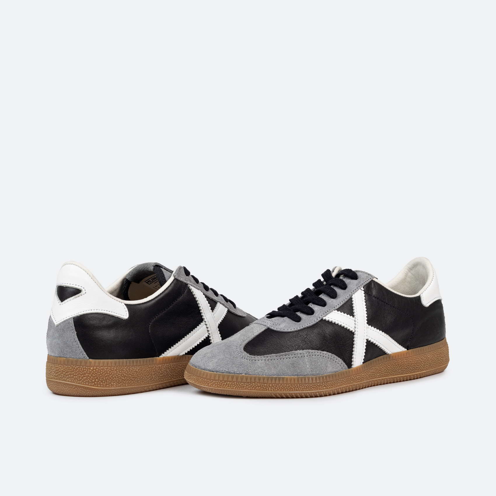 Classic and Flat Trainers Black and Grey | MUNICH BARRU 163