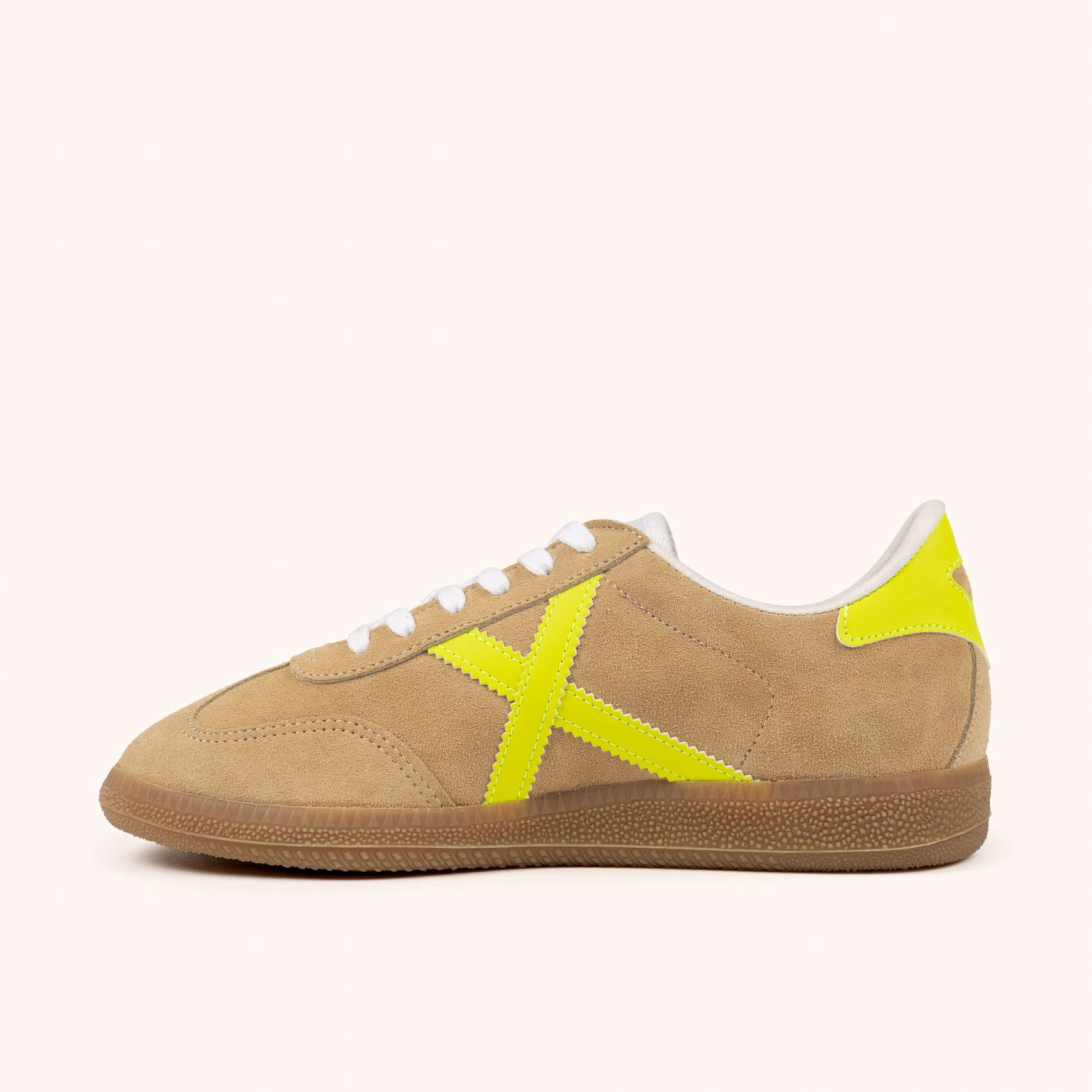 Sneakers de Serraje en Color Arena y Flúor | MUNICH BARRU 226