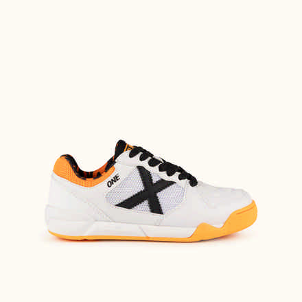 Kids' Indoor Football Shoes White and Orange | MUNICH ONE 84