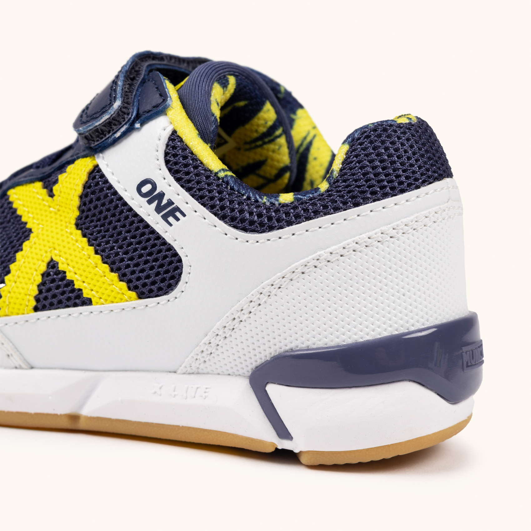 Munich Unisex-Child One Kid Vco 74Sneaker