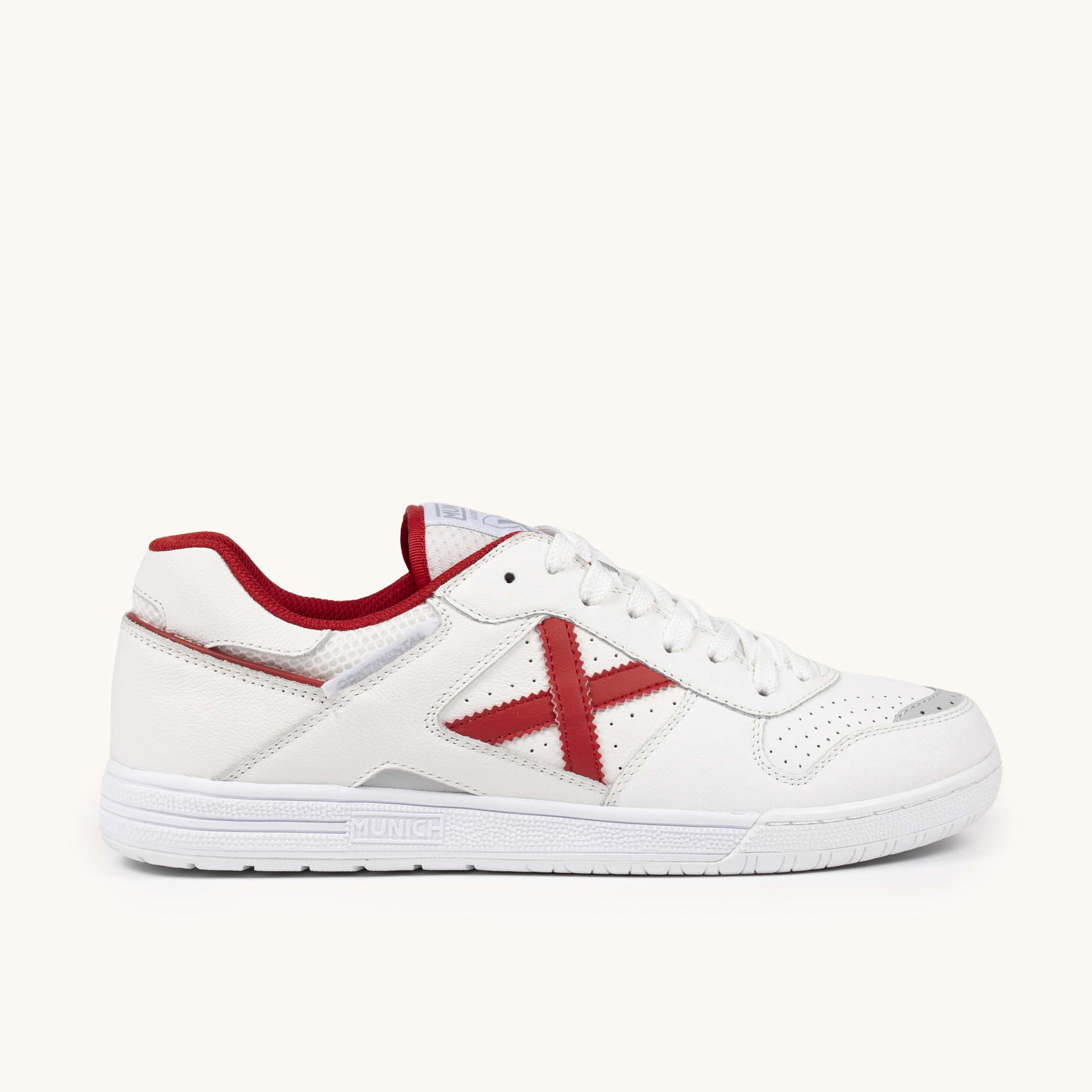 White and Red Leather Futsal Sneakers | MUNICH CONTINENTAL V2 70