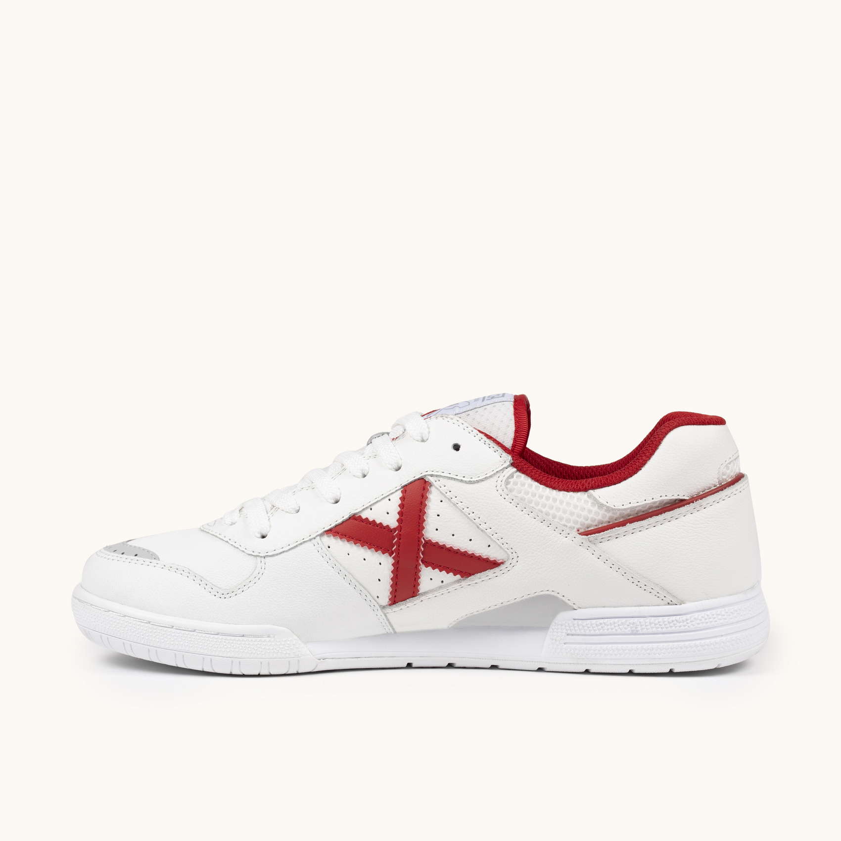 White and Red Leather Futsal Sneakers | MUNICH CONTINENTAL V2 70