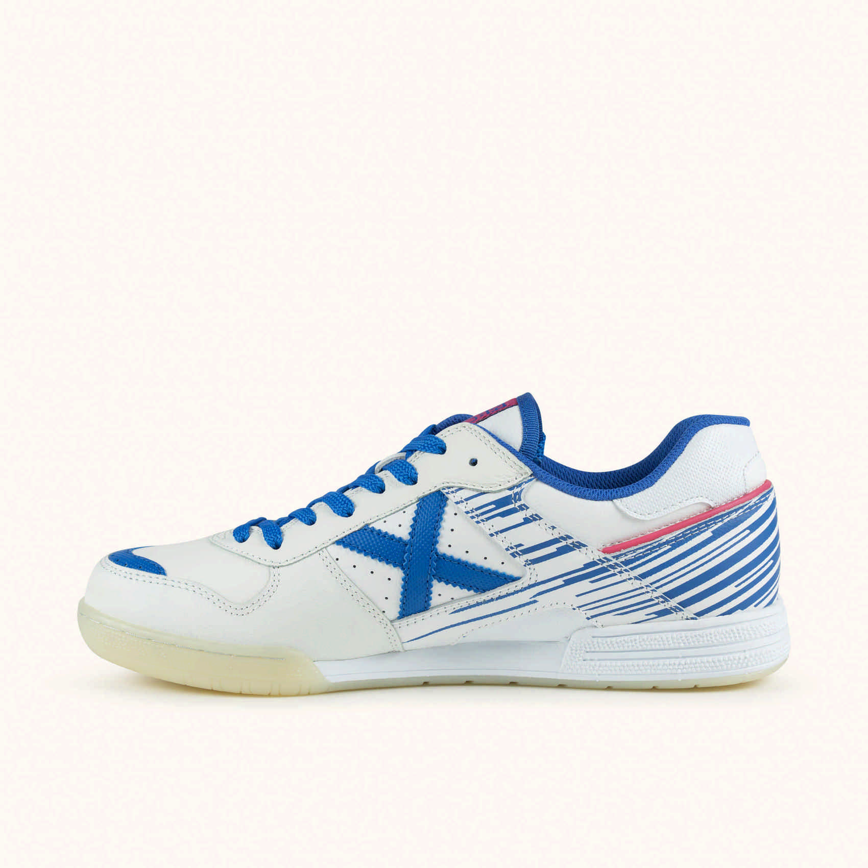 High resistance futsal shoes in white and blue | MUNICH