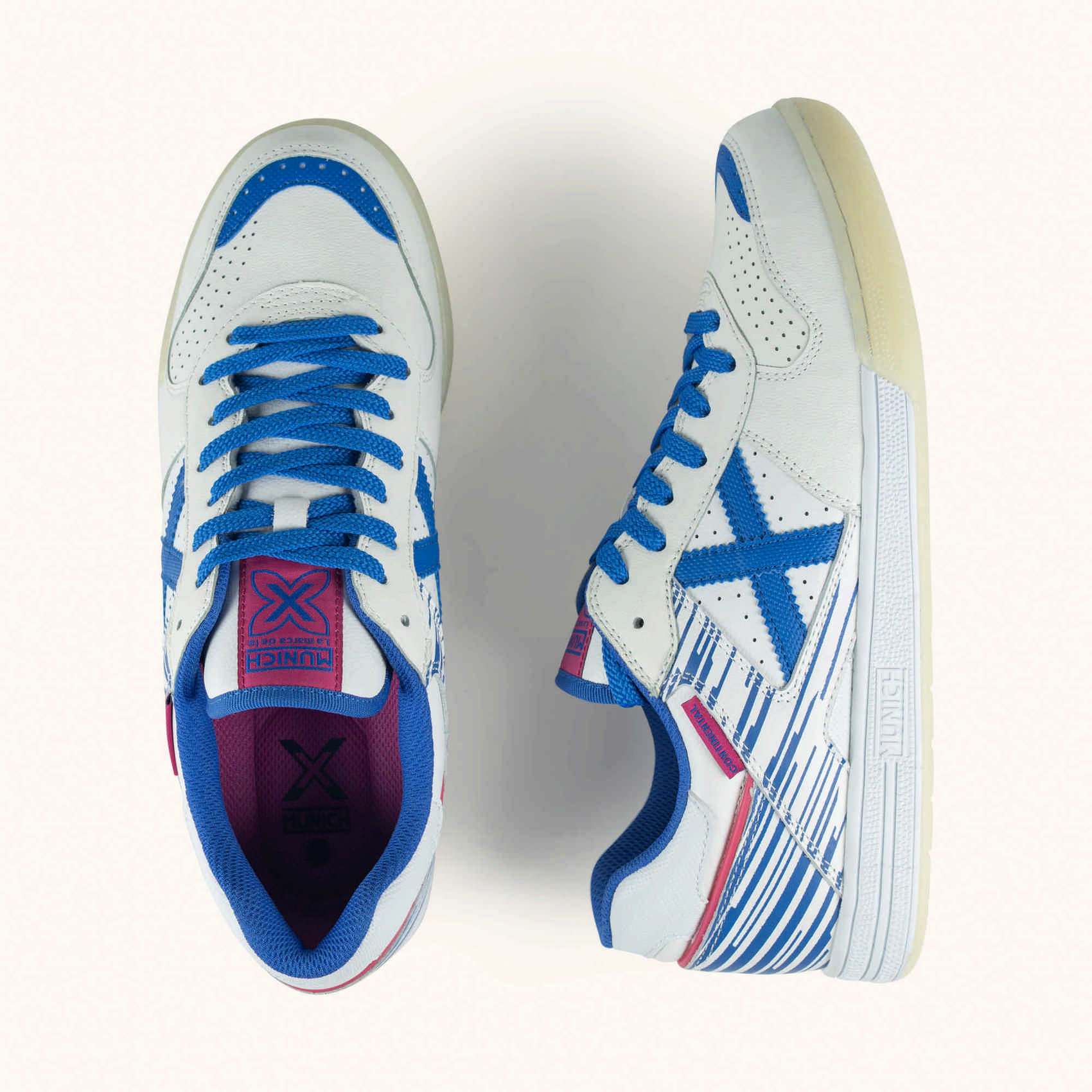 High resistance futsal shoes in white and blue | MUNICH