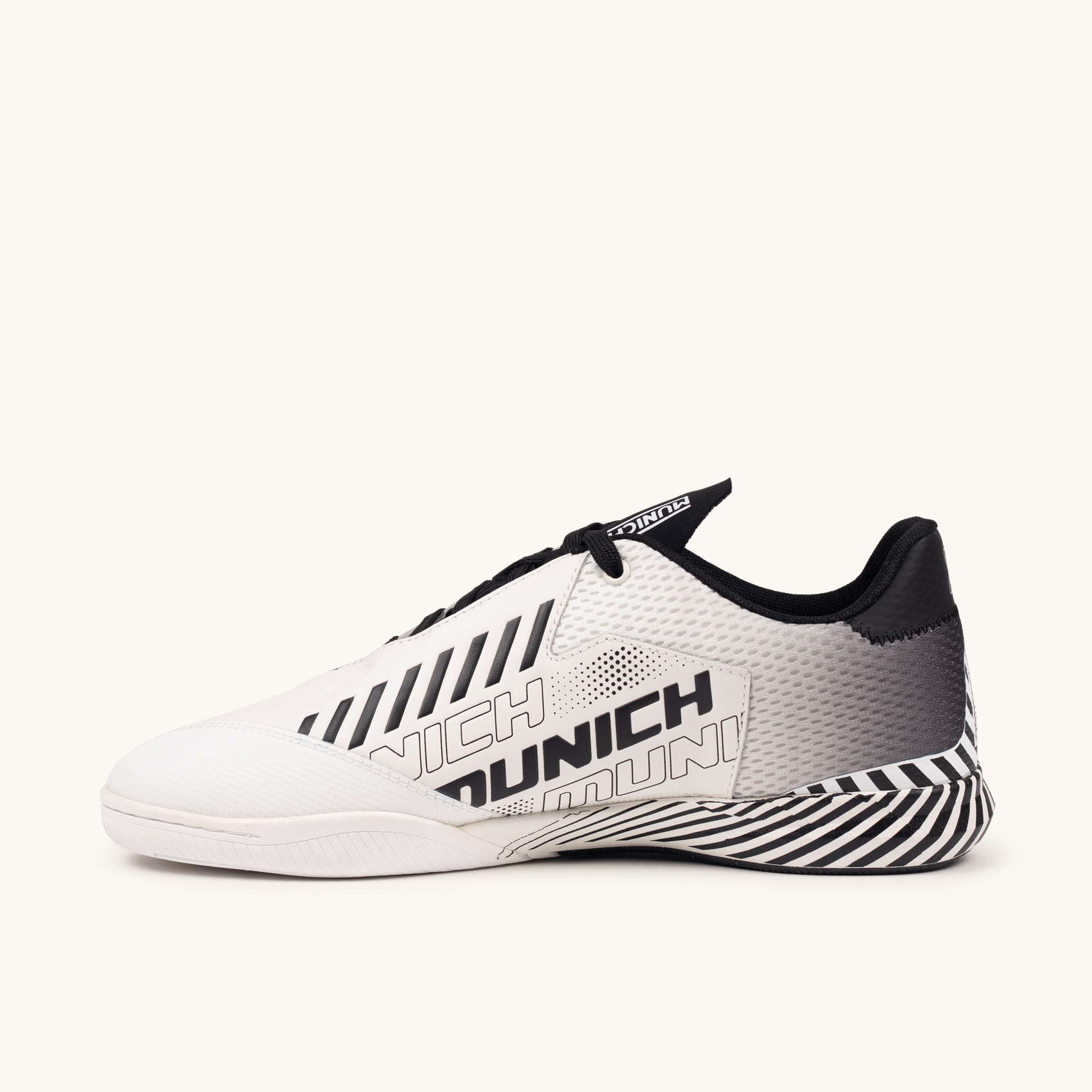 White and Black Indoor Football Sneakers | MUNICH RONDO 22