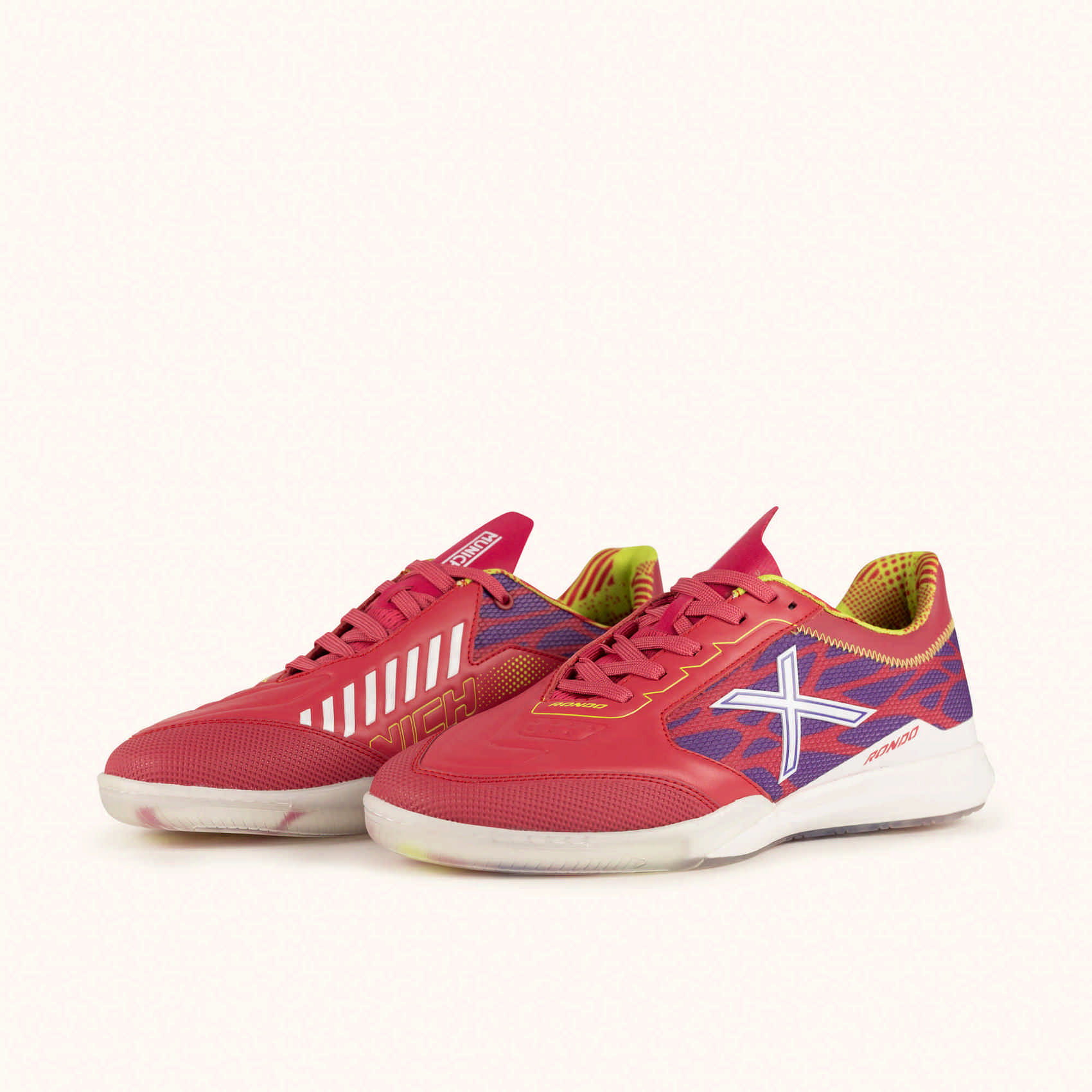 Sports shoes with futuristic design and breathable mesh | MUNICH