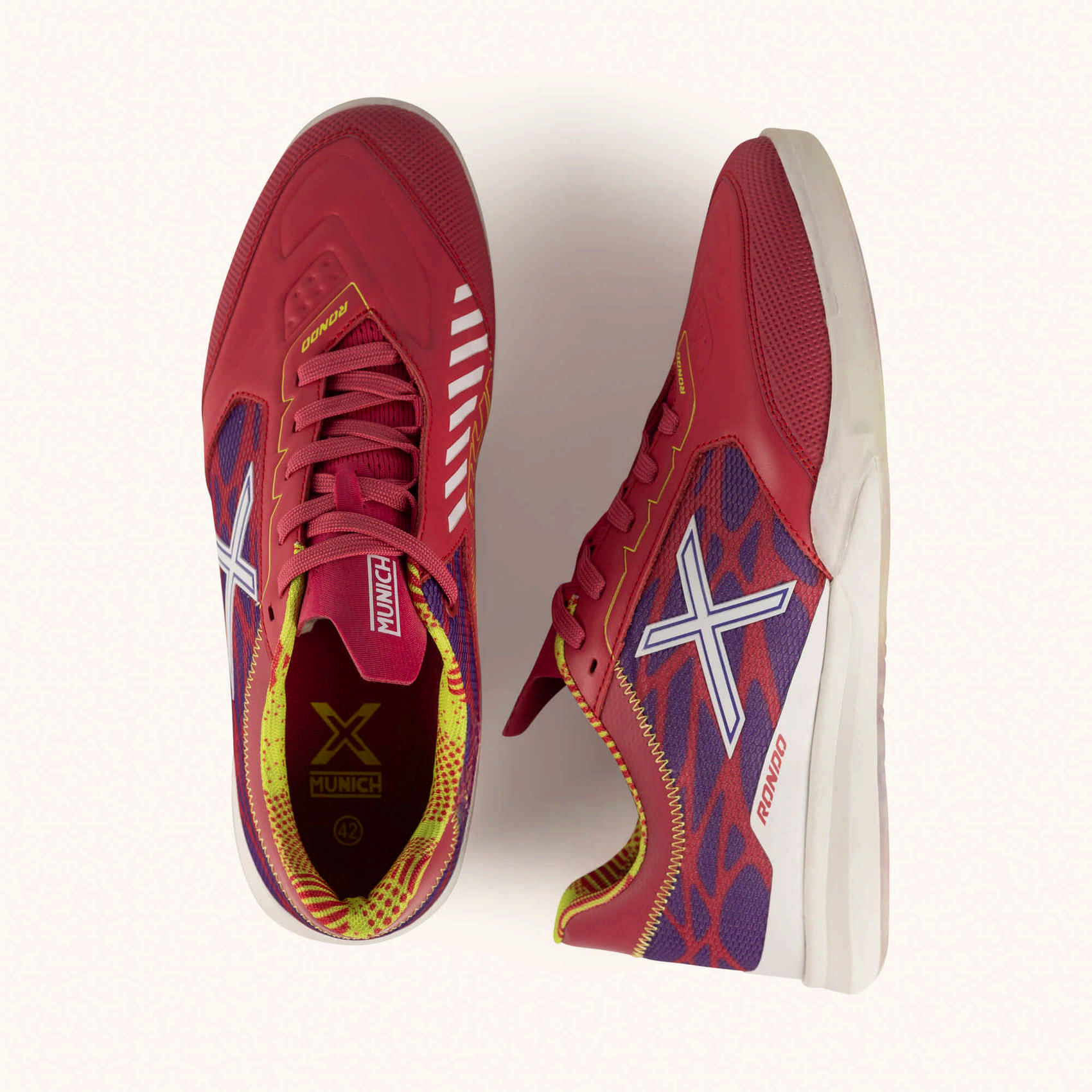 Sports shoes with futuristic design and breathable mesh | MUNICH