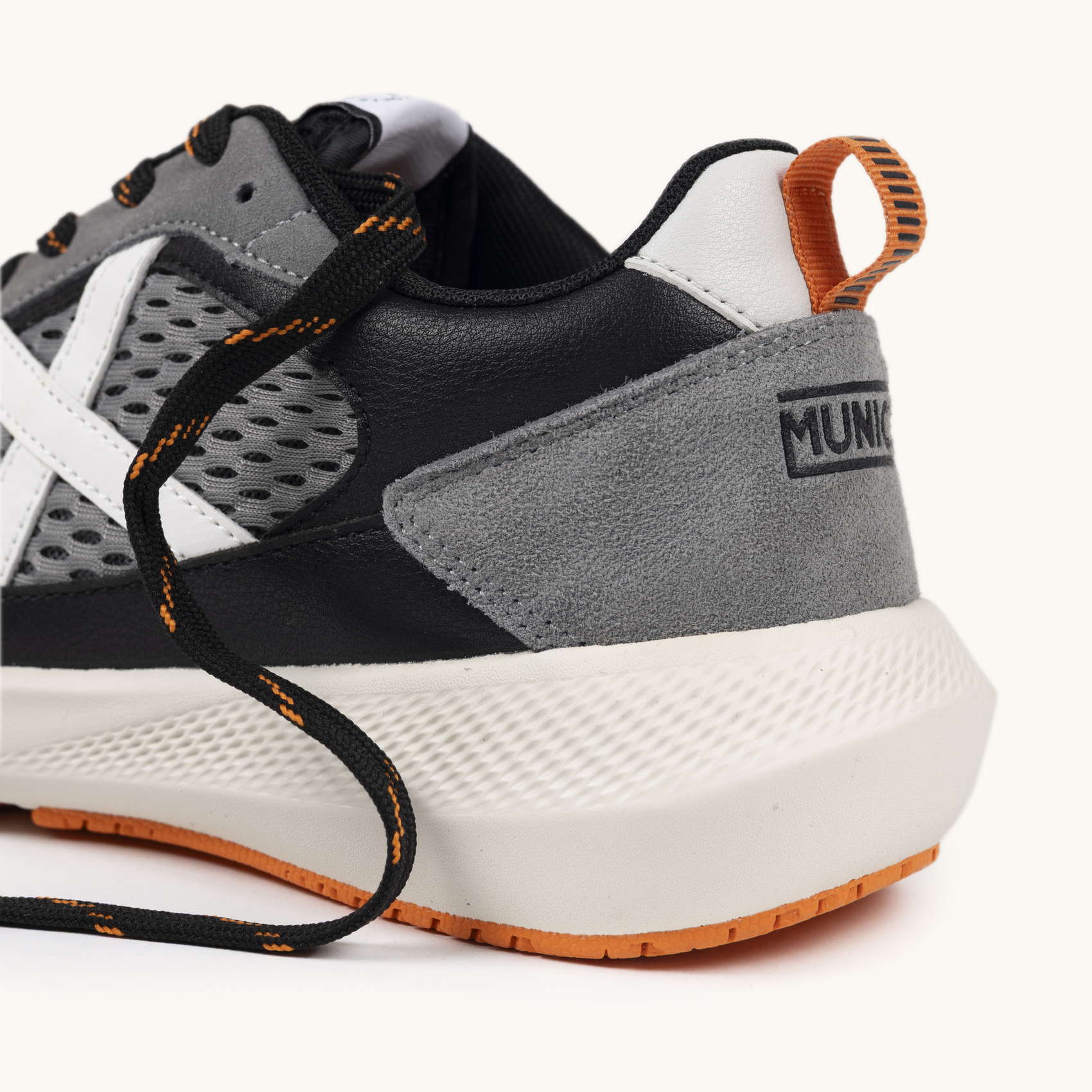 Munic Loop Sneakers Lifestyle Gris y Negro de Ante | MUNICH LOOP 05