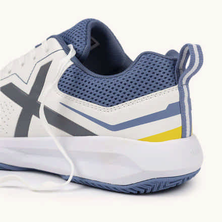 White and Red Leather Futsal Sneakers | MUNICH CONTINENTAL V2 70