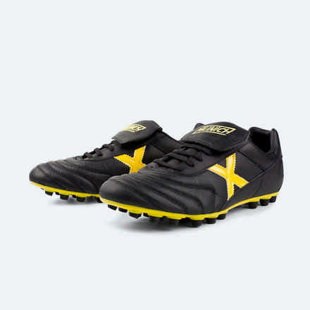Classic Black Leather Football Boots | MUNICH MUNDIAL U25