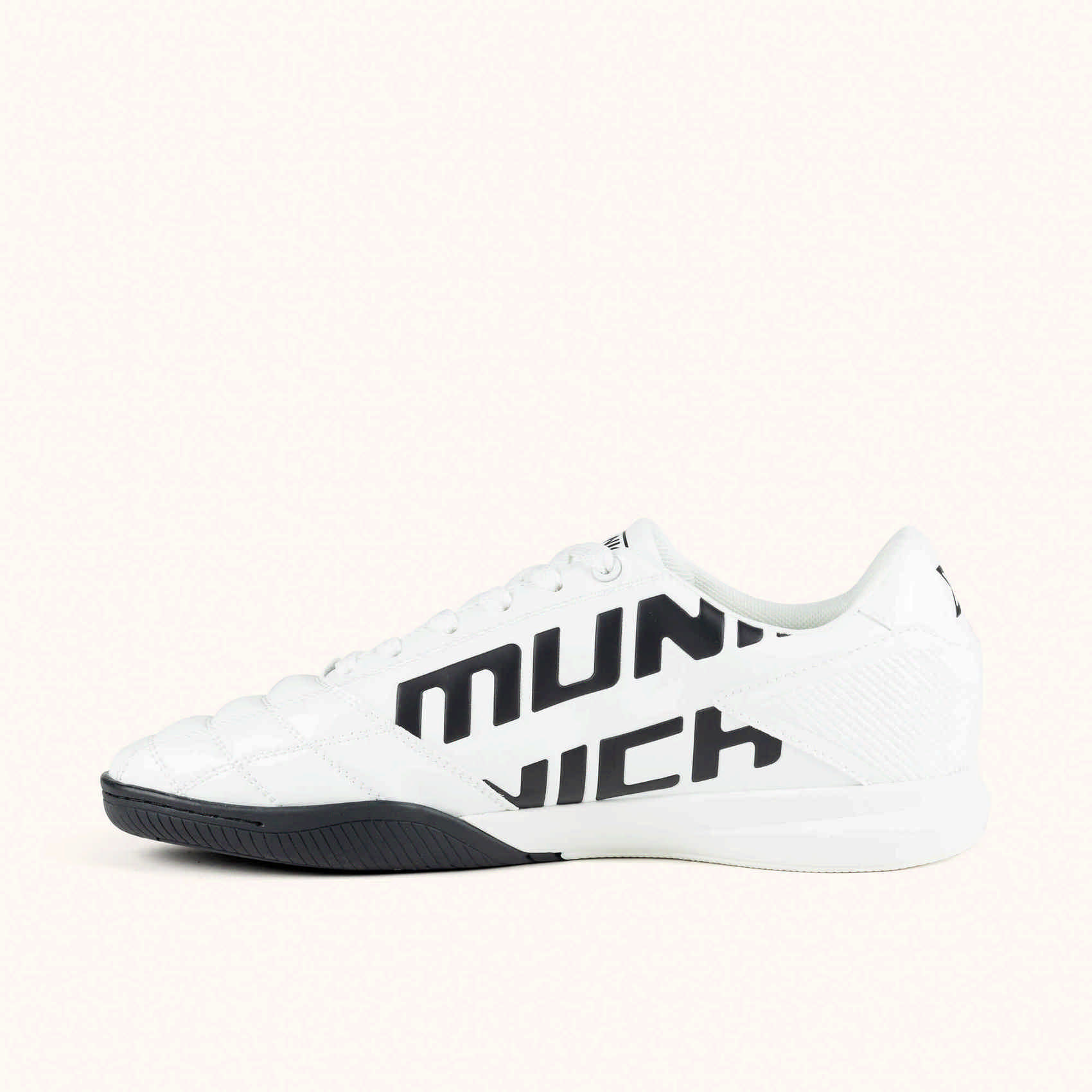 White Urban Futsal Sneakers | MUNICH M39 04